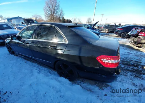 2010 Mercedes-Benz E 350 4Matic z USA, uszkodzony, nr VIN WDDHF8HB6AA192435
